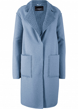 Лёгкое пальто с английским воротником Лёгкое пальто с английским воротником