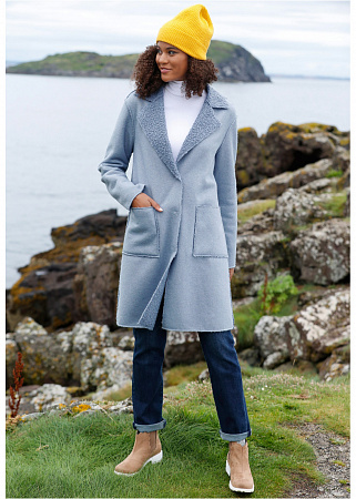 Лёгкое пальто с английским воротником Лёгкое пальто с английским воротником