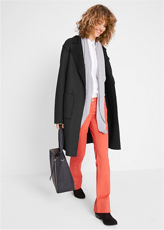 Лёгкое пальто с английским воротником Лёгкое пальто с английским воротником